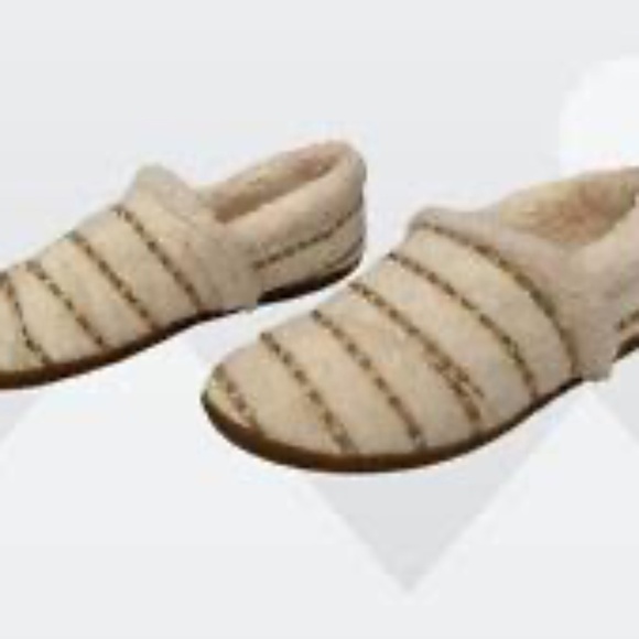 TOMS Gold and Off White Cozy Slippers Size 9 - Picture 1 of 5